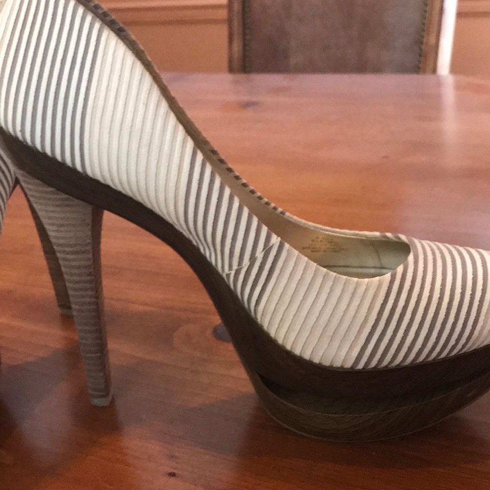 Jessica Simpson amazing heels